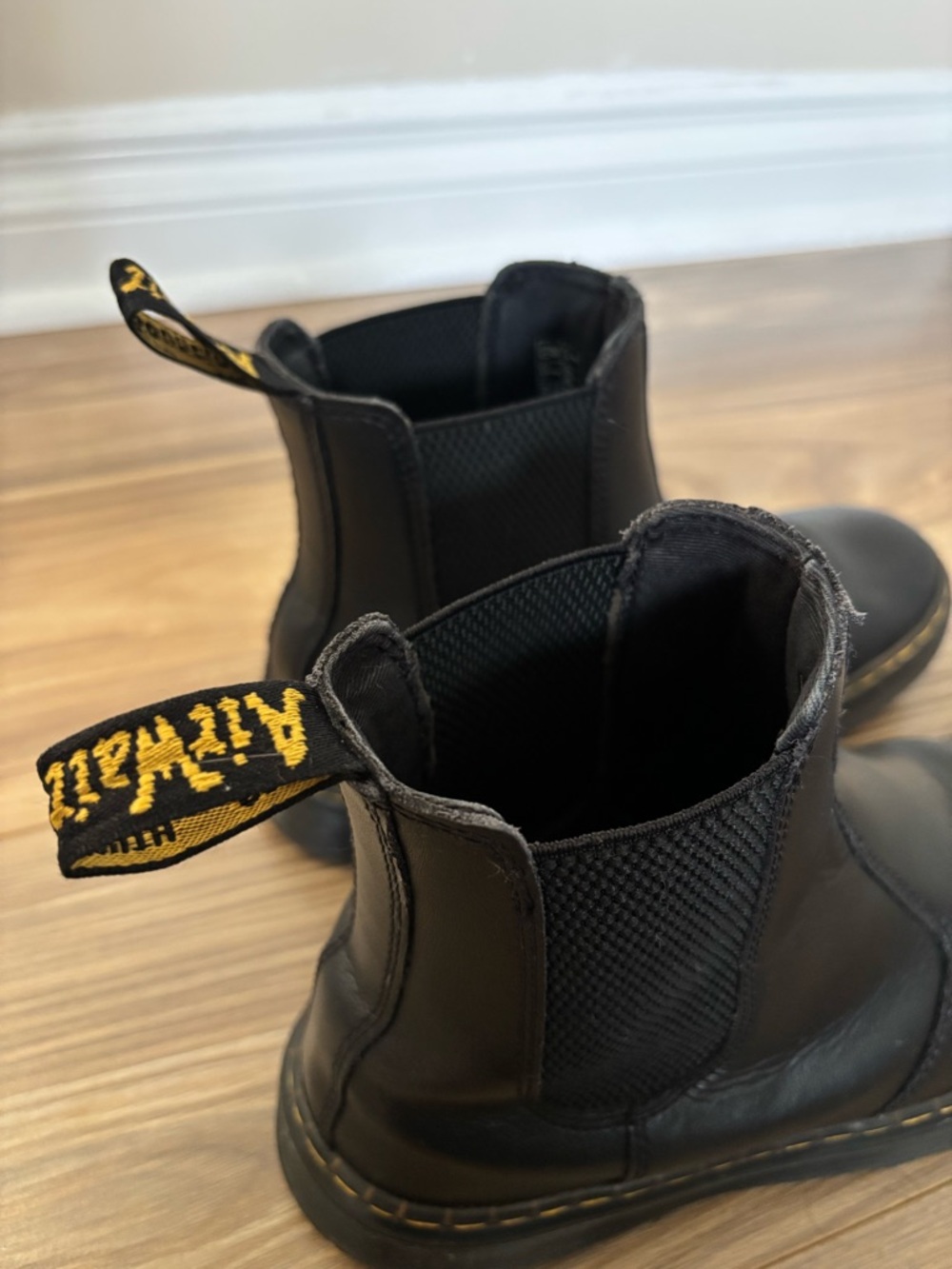 Dr Martens Dorrian Chelsea Boots Black Leather Women 8 EU 39 Slip On Classic - Picture 3 of 7